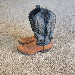 Men's vintage Justin Cowboy boots 9  1/2 D